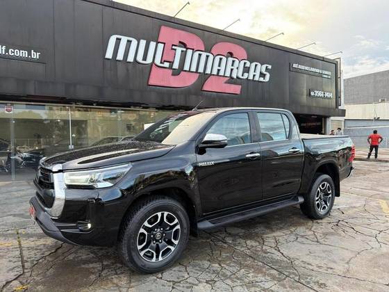 TOYOTA HILUX 2.8 D-4D TURBO DIESEL CD SRX 4X4 AUTOMÁTICO